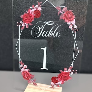 Numéro de table fleuri eucalyptus, pivoines, roses, feuilles d'olivier, imprimés sur plexi image 5