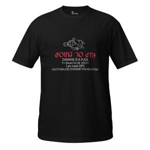 Puede incluir: Camiseta negra con un diseño gráfico en blanco y rosa. El diseño incluye el texto "DAMAGE IS A FUCK" y "Shoot Em All 2013". También presenta una ilustración estilizada de una flor.