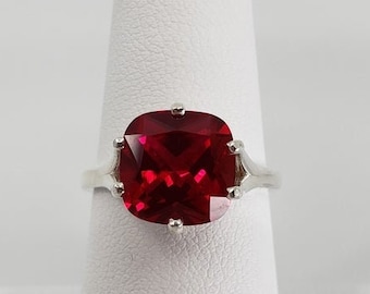Anello con rubino, anello con rubino con taglio a cuscino, anello solitario, anello in argento con rubino, pietra portafortuna di luglio, gioielli Ruby per lei, anello con rubino per San Valentino, anello con rubino per San Valentino