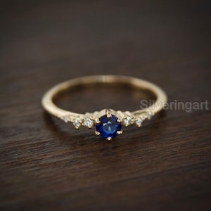 Anillo de aniversario de zafiro azul y diamantes, anillo de oro solitario para mujer, anillo de zafiro azul AAA natural, anillo de declaración, anillo pequeño minimalista