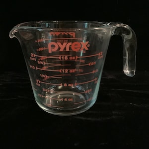 Vintage Pyrex 2C Measuring Cup
