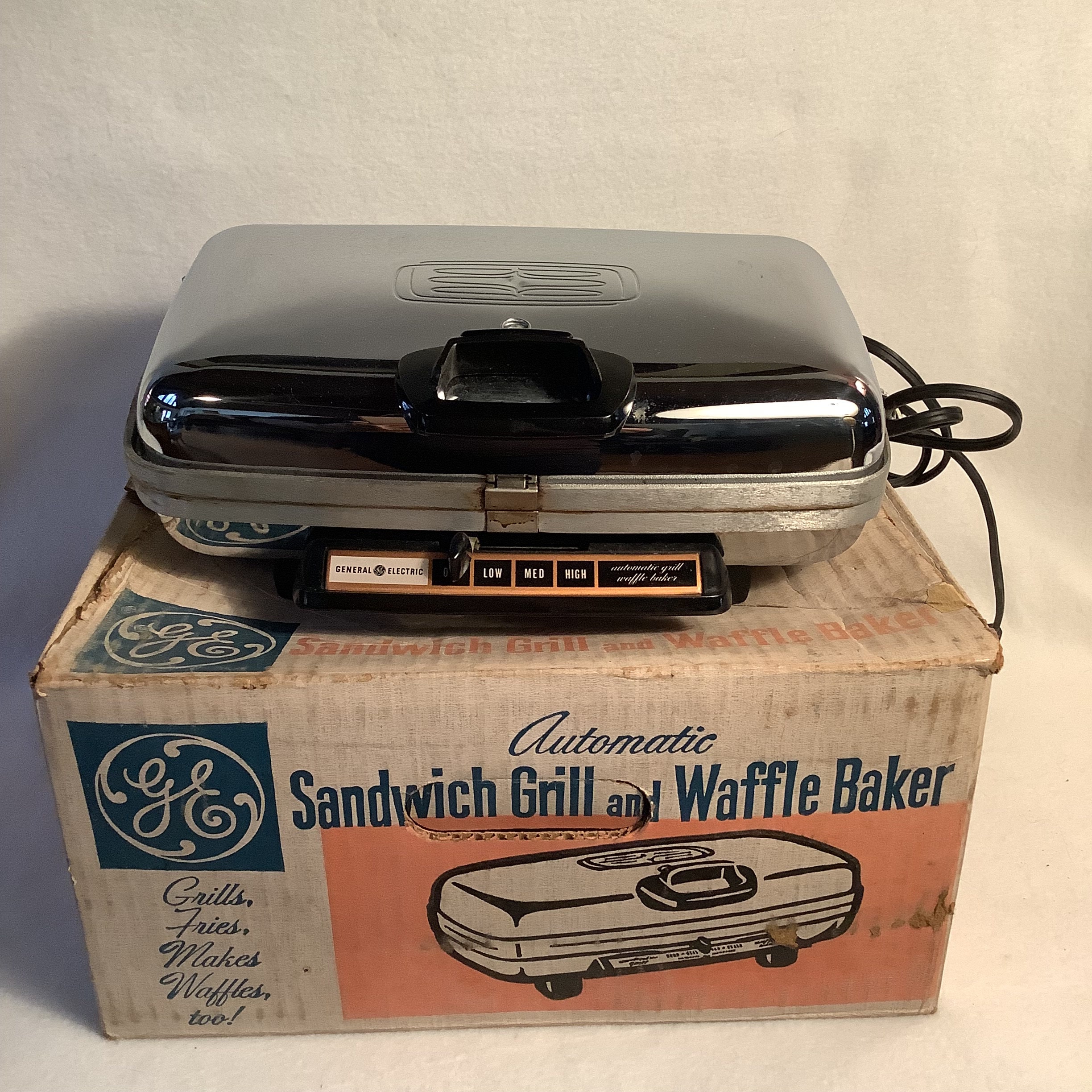Buy a 3-in-1 Grill - Griddle - Waffle Machine Maker, G48TD
