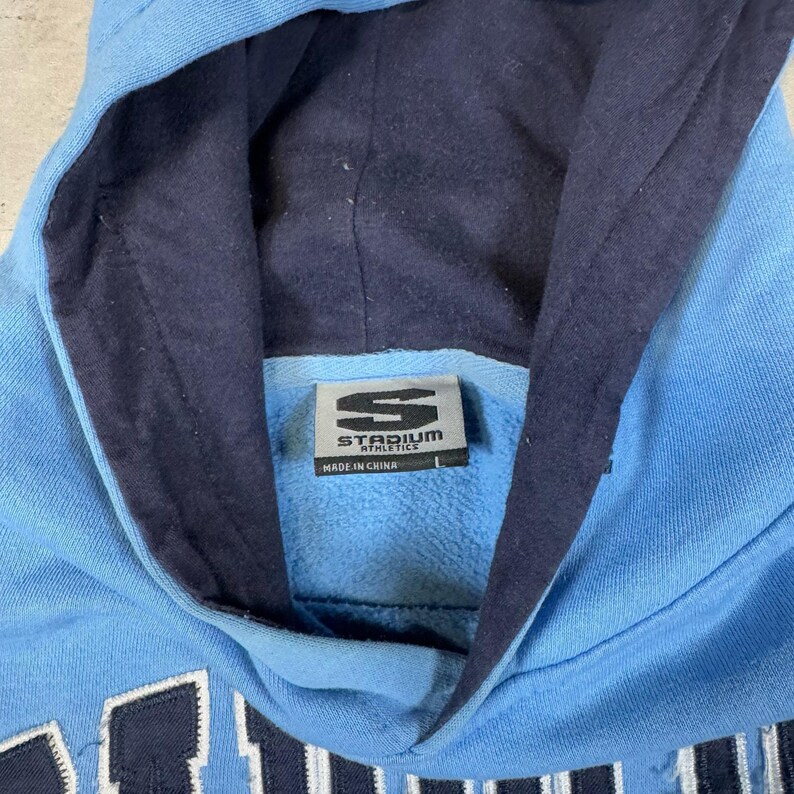 Vintage 90s/Y2K University Of North Carolina Tar Heels Blue Hoodie • Large image 3