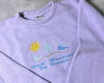 Vintage 90s White Mountains New Hampshire Embroidered Purple Sweatshirt • Medium