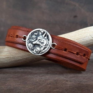 Forest Fox Bracelet, Silver 925 Hand sculpt Fox Charm, Dainty Leather Bracelet, Hand Stitched, Unisex Bracelet, Gift for Her, Black or Brown