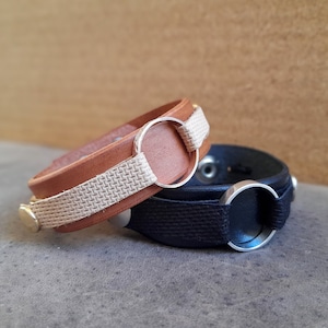 Pulsera de duelo ajustable, pulsera de cuero hecha a mano para viuda, brazalete con forma de anillo, mensaje secreto personalizado gratuito (anillo NO incluido), negro/marrón