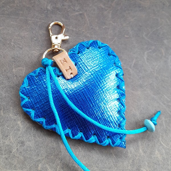 Porte-clé coeur bleu, porte-clé personnalisé monogramme/initiales, idée cadeau Saint-Valentin, breloque de sac à main/sac coeur, cadeau d'anniversaire, porte-clé en cuir