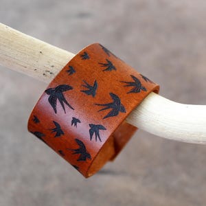 Birds Cuff, Handmade Adjustable Wide Leather Bracelet, Flying Birds, Martin Bird, Leather Bracelet for Women, Personalizable Wristband