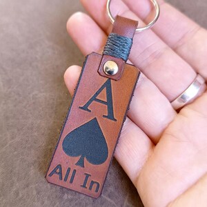 Portachiavi in pelle personalizzato con asso di picche, portachiavi in pelle fatto a mano, portafortuna per giocatore d'azzardo/giocatore di poker, ornamento per borsa da uomo