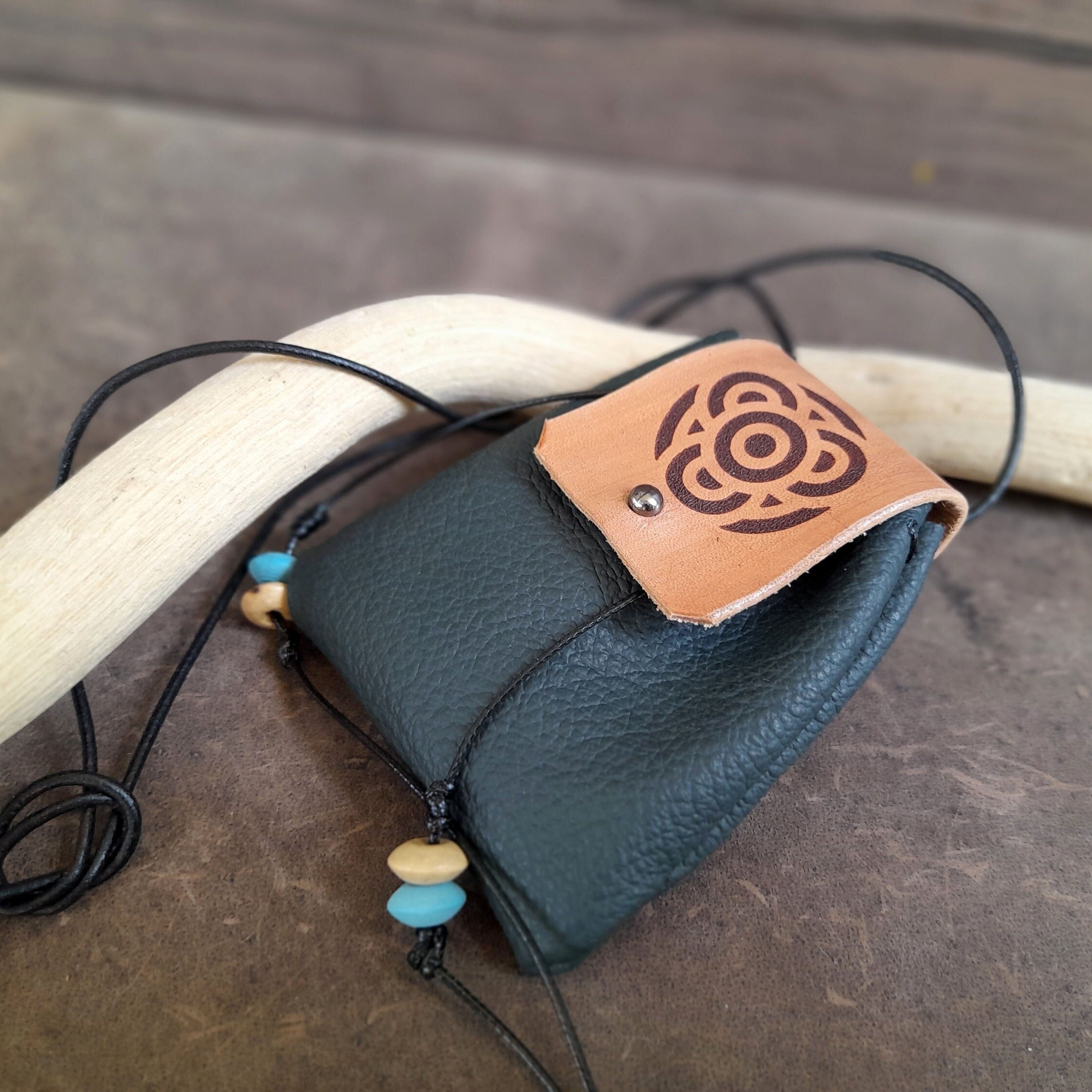 Leather Pouch Mini, Leather Medicine Bag Necklace, Small Pouch to Hold  Healing Crystals, Native American Inspired, Talisman Pouch Pendant 