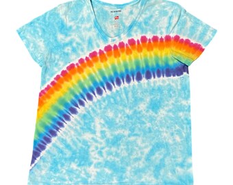 Camiseta con efecto tie dye ARCOÍRIS, cuello en V y manga corta, talla MEDIANA, corte para mujer