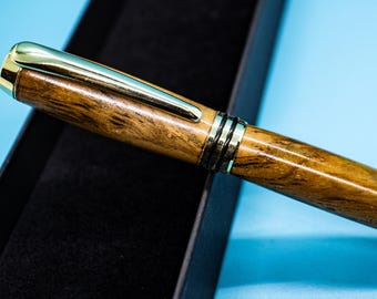 Pluma estilográfica de teca / Pluma caligráfica artesanal de madera con detalles dorados / Regalo único para escritores y artesanos