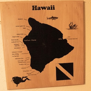 Lasergravierte Hawaii Karte auf Buchenholz | Einzigartige Scuba Wandkunst | Island Nautisches Dekor Geschenk für Taucher und Ozean Liebhaber