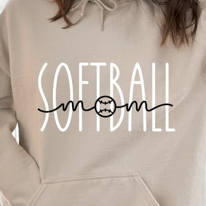 Maak je klaar voor het grote spel met dit Super Cute Softball Mom SVG & PNG-bestand