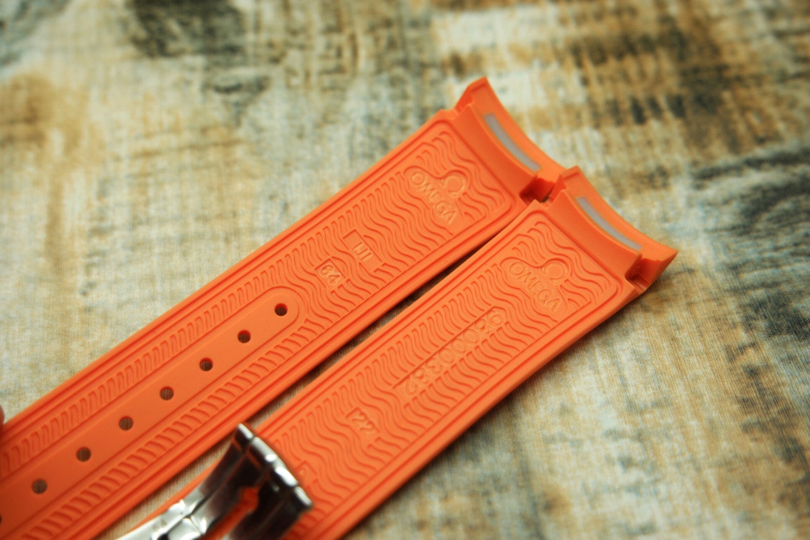 omega speedmaster silicone strap