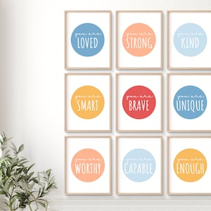 Set di 9 arte della parete di affermazione per bambini, arredamento del bagno multicolore per bambini, decorazione della parete della sala giochi, stampe colorate motivazionali della stanza dei giochi del bagno per bambini