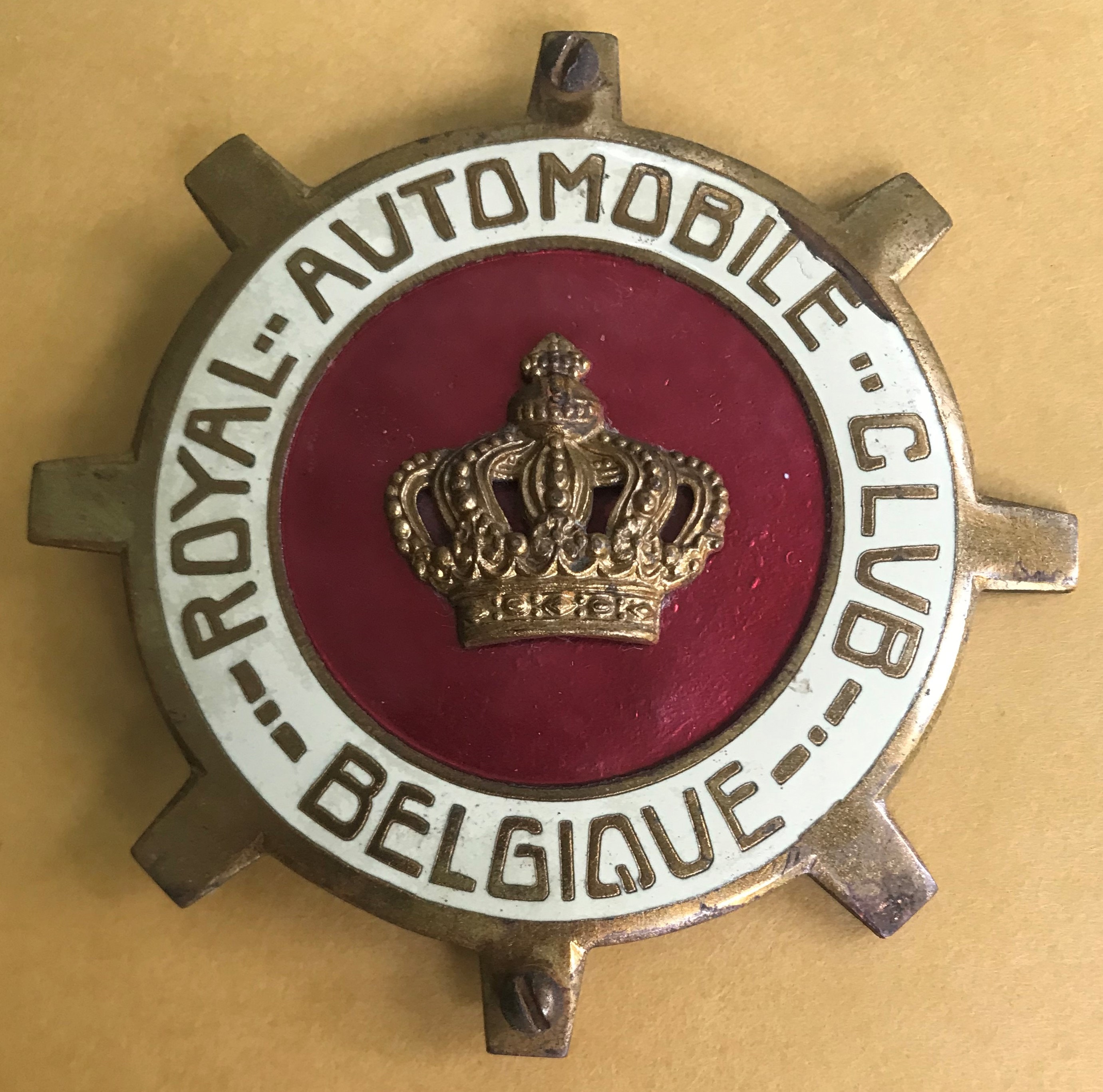 Badge automobile auto car club Belgium Belgique Royal Automobile Club enamel