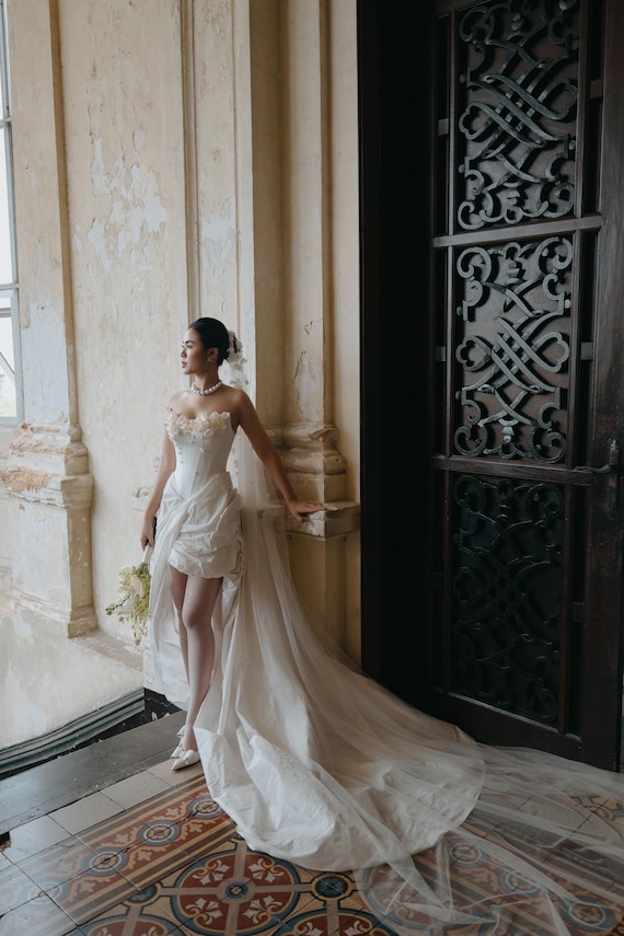 Convertible Wedding Dress - 3D Floral Corset, Detachable Tulle Train - Etsy  Israel