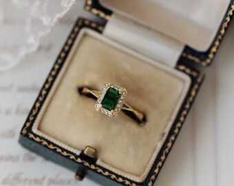 Vintage Emerald Large Ring in 14K Gold - Best Friend Gift - Dainty Minimalist Ring - Personalized Vintage Ring Box - Gift for Her
