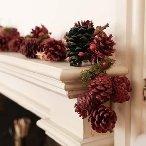 Winter Pine Cone Garland Deep Red & Green Cinnamon Stick Decorative Christmas Mantel Stair Banister Garland Rustic Country Style Home Décor