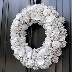 Pine Cone Wreath White Finish Decorative Front Door Evergreen Flowers Garland Rustic Country Style Home Décor