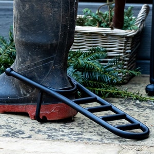 Cast Iron Boot Jack Welly Boot Puller Contemporary Style Heavy Duty Shoe Remover Recycled Metal Porch Patio Mudroom Accessory