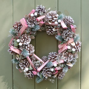 Spring Wreath Blush Pink Pine Cone Decorative Front Door Summer Garland with Pine Sprays Rustic Country Style Wreath Home Décor - D35cm