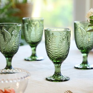 Mix and Match Embossed Wine Goblets Vintage Style Embossed Wine Glasses Dishwasher Safe Glassware Set Kitchen Dining Room Wine Glass Set Green Fern