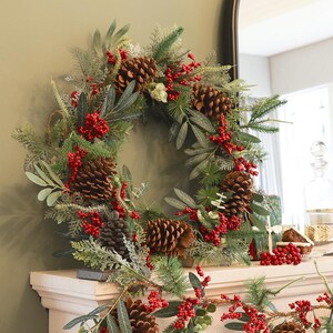 XL Christmas Wreath Natural Dried Pine Cone, Faux Pine Spray & Artificial Berry Evergreen Winter Garland Decoration Festive Home Decor 50cm