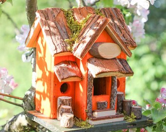 Decorative Hanging Bird House Garden Lodge Birdbox Hand Painted Reclaimed Wood Bird Nesting Box with Moss Details