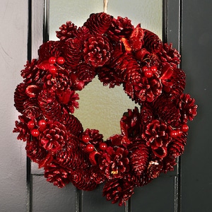 Natural Pine Cone Wreath Rustic Style Red Pinecone Front Door Garden All Season Evergreen Garland Wreath with Faux Berries