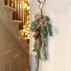 Outdoor Christmas Garland Door Swag Frosted Pine Cone / Red Berry Jingle Bell Decorative Hanging Front Door Wreath Décor