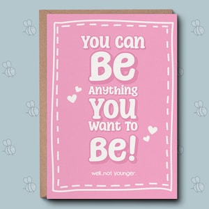 Carte d'anniversaire pour elle - Carte vous pouvez être n'importe quoi de pas plus jeune. Carte d'âge d'anniversaire drôle. Cadeau d'anniversaire pour fille, carte d'anniversaire pour vieillir.