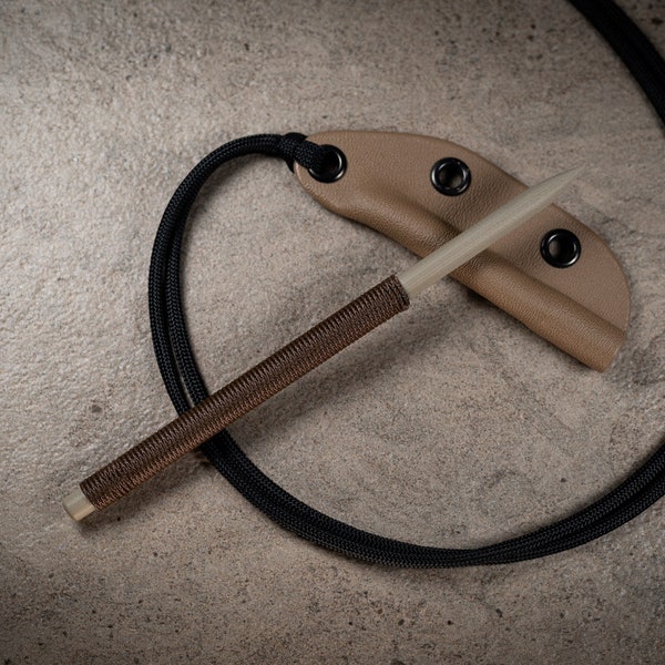 Desert Tan G10 EDC Thorn Neck Tool met bruine micro paracord wrap en Kydex schede – gemaakt in de VS