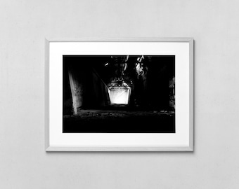 Impresión de almacén abandonado, fotografía arquitectónica en blanco y negro, arte mural imprimible de gran tamaño.