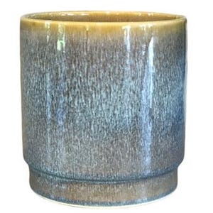 Può includere: Un cartello in legno rustico con la scritta "Welcome to our home" in lettere bianche. Il cartello presenta una finitura invecchiata e un design semplice e accogliente.