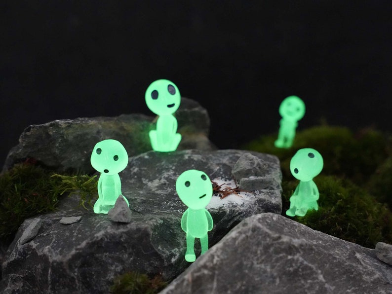 Glow In The Dark 10 Stück Leuchtender Geist Baumgeister Geist Planthero's Miniatur Elfen Figur Fairy Garden Craft Halloween Bild 2