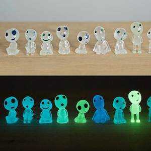Set von 10 Kleinen nachtleuchtenden Waldgeister miniatur - Elfen Figur Geist Fee Garten Pflanze - Kodama Familie Set - Grün oder Blau