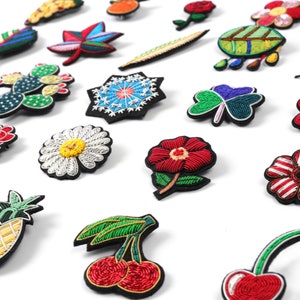 Soie indienne, broderie à la main en fil de cuivre, badges de conception de plantes / fleurs, broches, épingles, accessoires vestimentaires