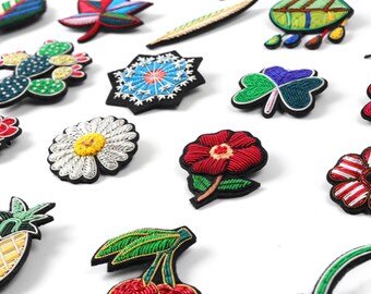 Seda india, bordado a mano de alambre de cobre, insignias de diseño de plantas / flores, broches, alfileres, accesorios de ropa