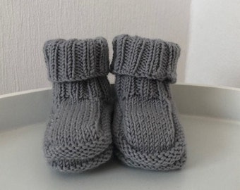 Scarpe per bambini lavorate a mano, calzini per bambini, stivali per bambini, circa 0-3 mesi, lana merino extra fine, grigio