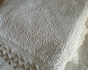 Vintage Ralph Lauren BARTLETT Matelasse Coverlet White Crochet Trim Queen