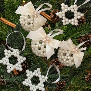 Elegante juego de 6 adornos de perlas hechos a mano para Navidad. Adornos navideños únicos. Decoración navideña hecha a mano. Adornos de pera de lujo.