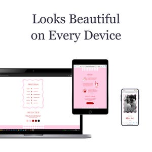 Pu&ograve; includere: Un laptop, un tablet e uno smartphone mostrano un sito web con un tema rosa e bianco. Il laptop mostra un programma e un codice di abbigliamento, il tablet mostra dettagli e chat degli ospiti e il telefono mostra una foto.