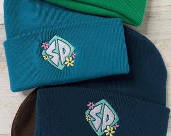 Czapka z haftowanym nieśmiertelnikiem SD z kwiatowym nadrukiem