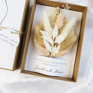 Geldgeschenk zur Hochzeit mit Strauß aus Trockenblumen Hände personalisiert Hochzeitsgeschenk Geschenkschachtel für Geld Bild 3