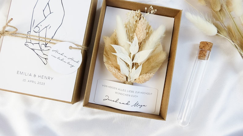 Geldgeschenk zur Hochzeit mit Strauß aus Trockenblumen Hände personalisiert Hochzeitsgeschenk Geschenkschachtel für Geld Bild 3