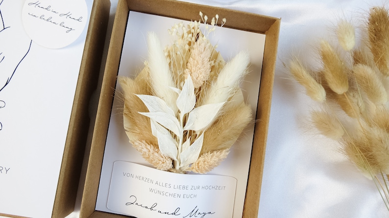 Geldgeschenk zur Hochzeit mit Strauß aus Trockenblumen Hände personalisiert Hochzeitsgeschenk Geschenkschachtel für Geld Bild 6