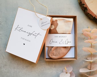 Schwangerschaft verkünden | Geschenkschachtel MARY | Baby verkünden | Ihr werdet Oma und Opa | Babysocken Überraschung Baby