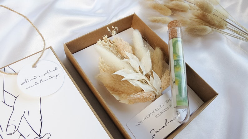 Geldgeschenk zur Hochzeit mit Strauß aus Trockenblumen Hände personalisiert Hochzeitsgeschenk Geschenkschachtel für Geld Bild 8